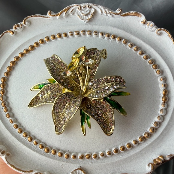 Just In ✨Crystal Lily Flower Brooch Gold Tone Statement Pin